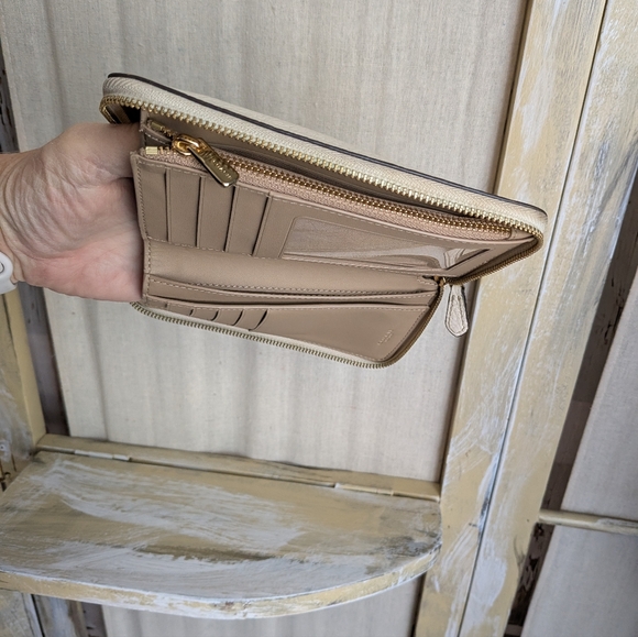 Coach Print Wallet - Picture 11 of 16